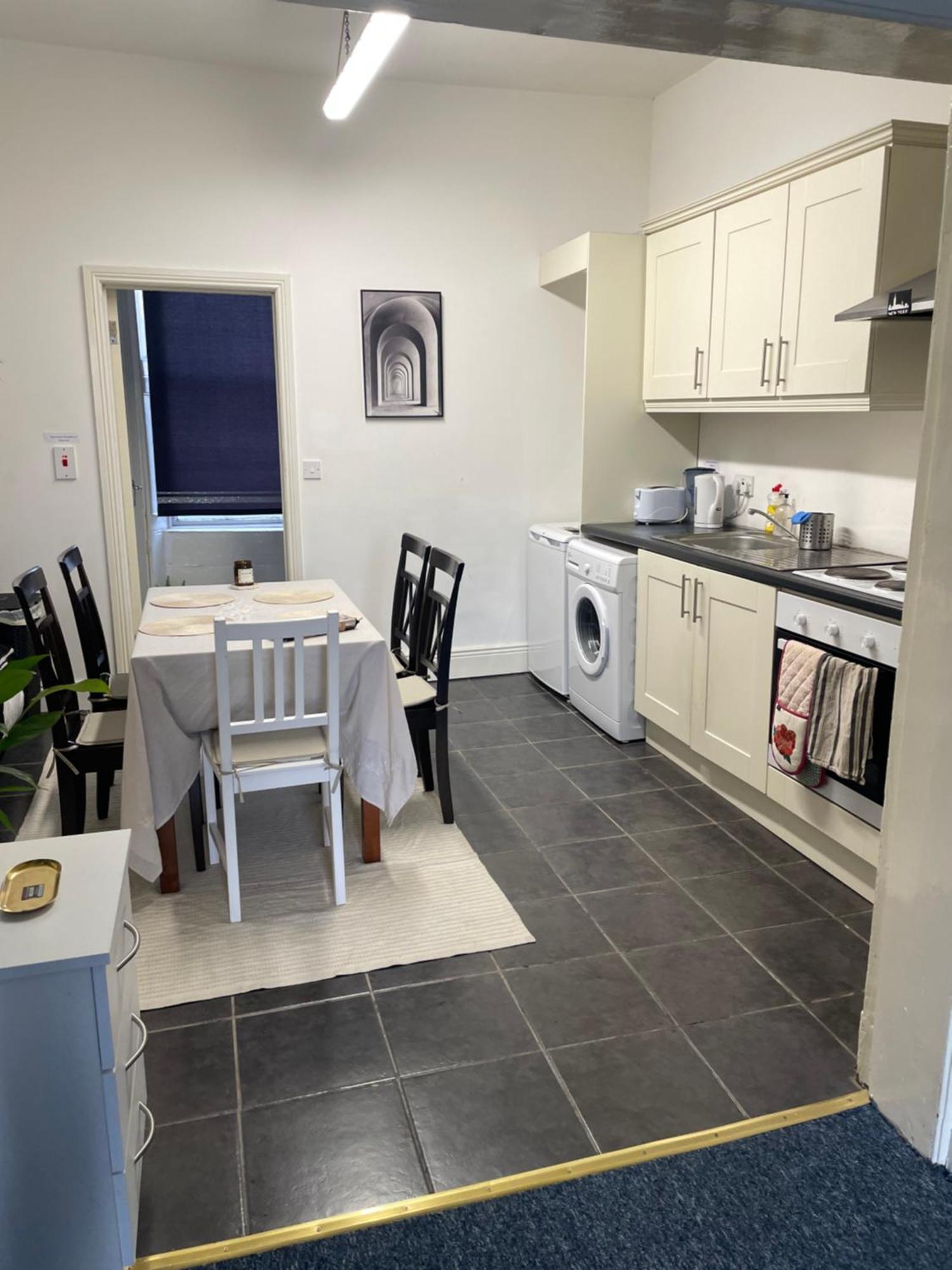 Shutdown Permanently Apartment Дъблин Екстериор снимка